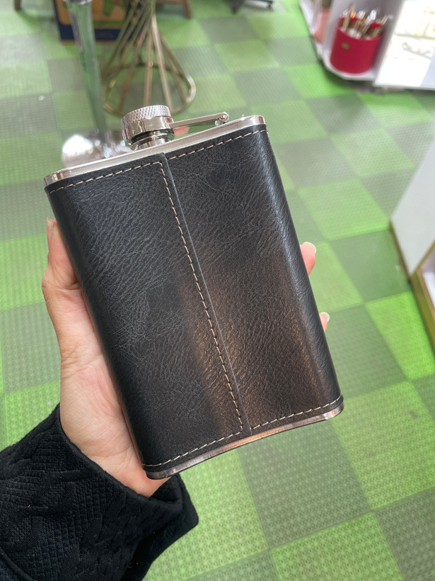 ست قمقمه جیبی استیل بدنه چرمی 4 شات